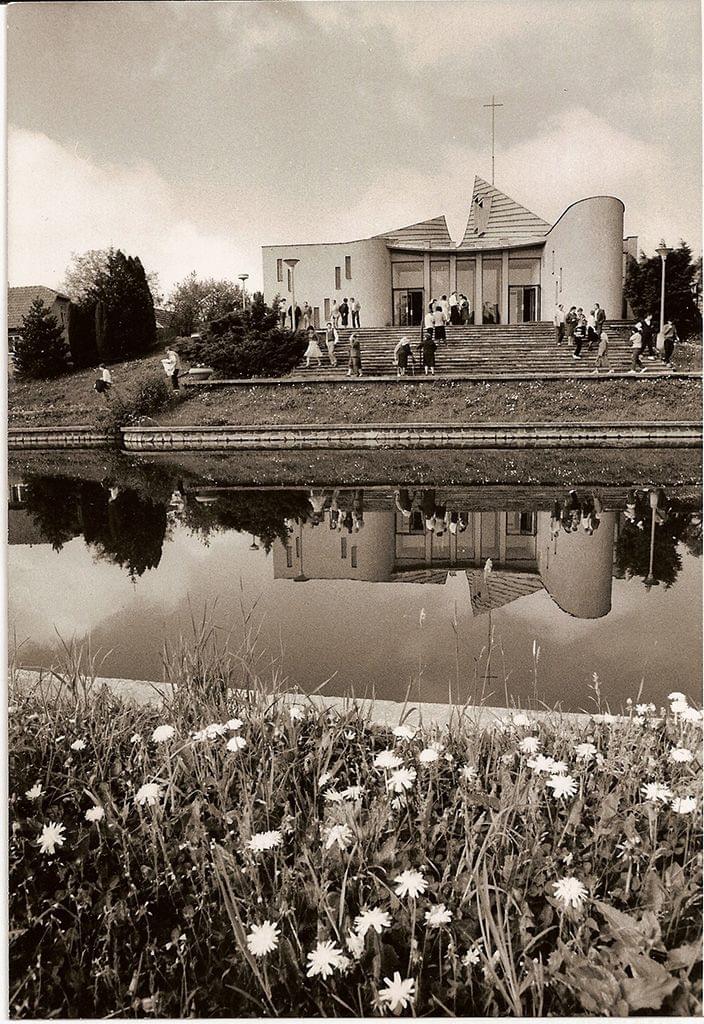 Kostel v Senetářově přibližně v roce 1988. Zdroj: Archiv farnosti Jedovnice