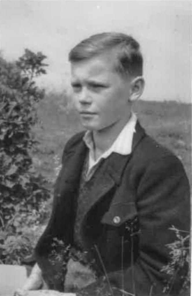Paul Praxl ve svých 15 letech v novém domově ve Waldkirchenu v Bavorsku, léto 1950. Zdroj: archiv Paula Praxla