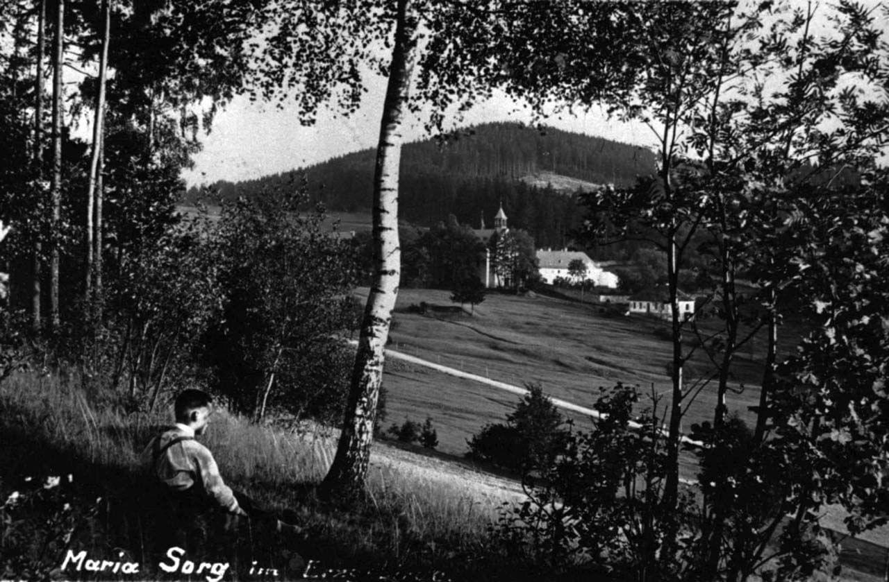 Mariánská před rokem 1945. V oblasti žila v té době většina obyvatel německé národnosti. Zdroj: Muzeum Karlovy Vary