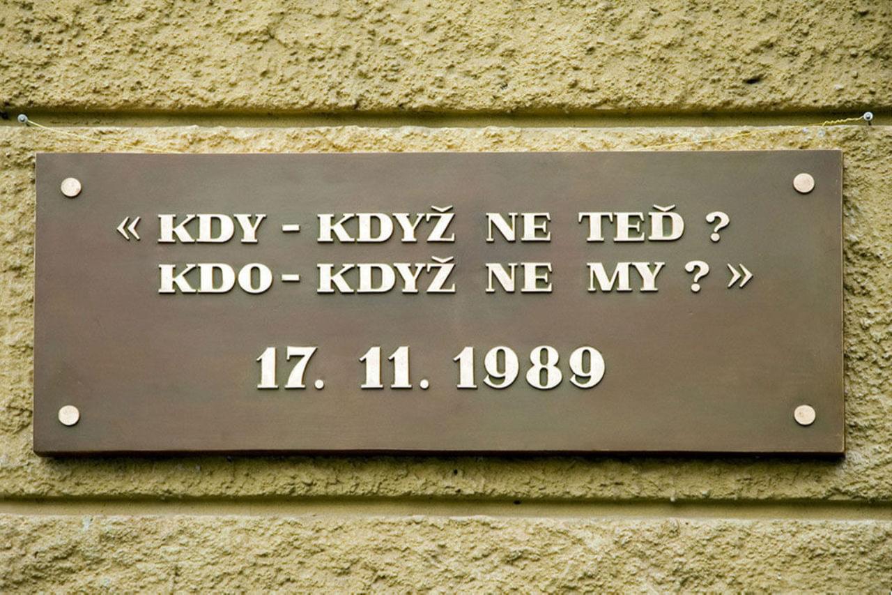 jak-si-pripominame-listopad-na-albertove/pic-02-1280w.jpg