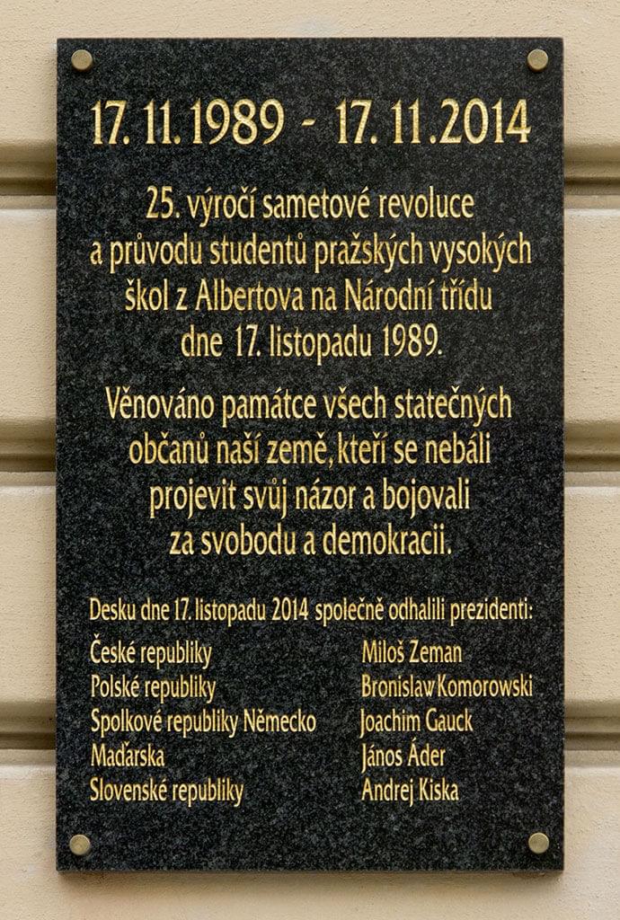 jak-si-pripominame-listopad-na-albertove/pic-03-1024h.jpg