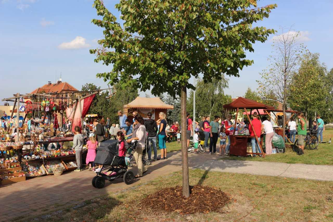 Zličínský jarmark je pořádán městskou částí od roku 2005 jako částečná obnova zličínské pouti. Foto Petra Dolínková. Zdroj: archiv autora