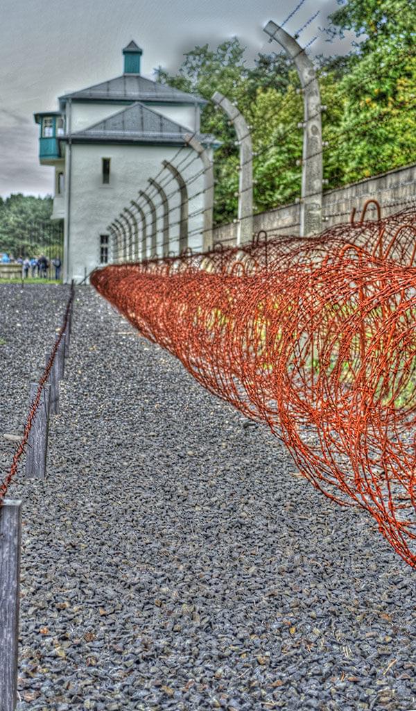 Bývalý koncentrační tábor Sachsenhausen, Německo. Zdroj: Kenneth Gjesdal [CC BY 2.0 (https://creativecommons.org/licenses/by/2.0/)]