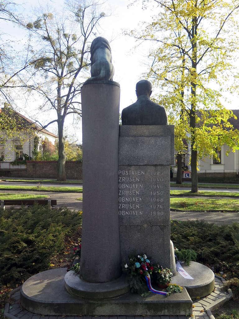 netradicni-mezniky-ceskoslovenskych-dejin/pic-00-1024h.jpg