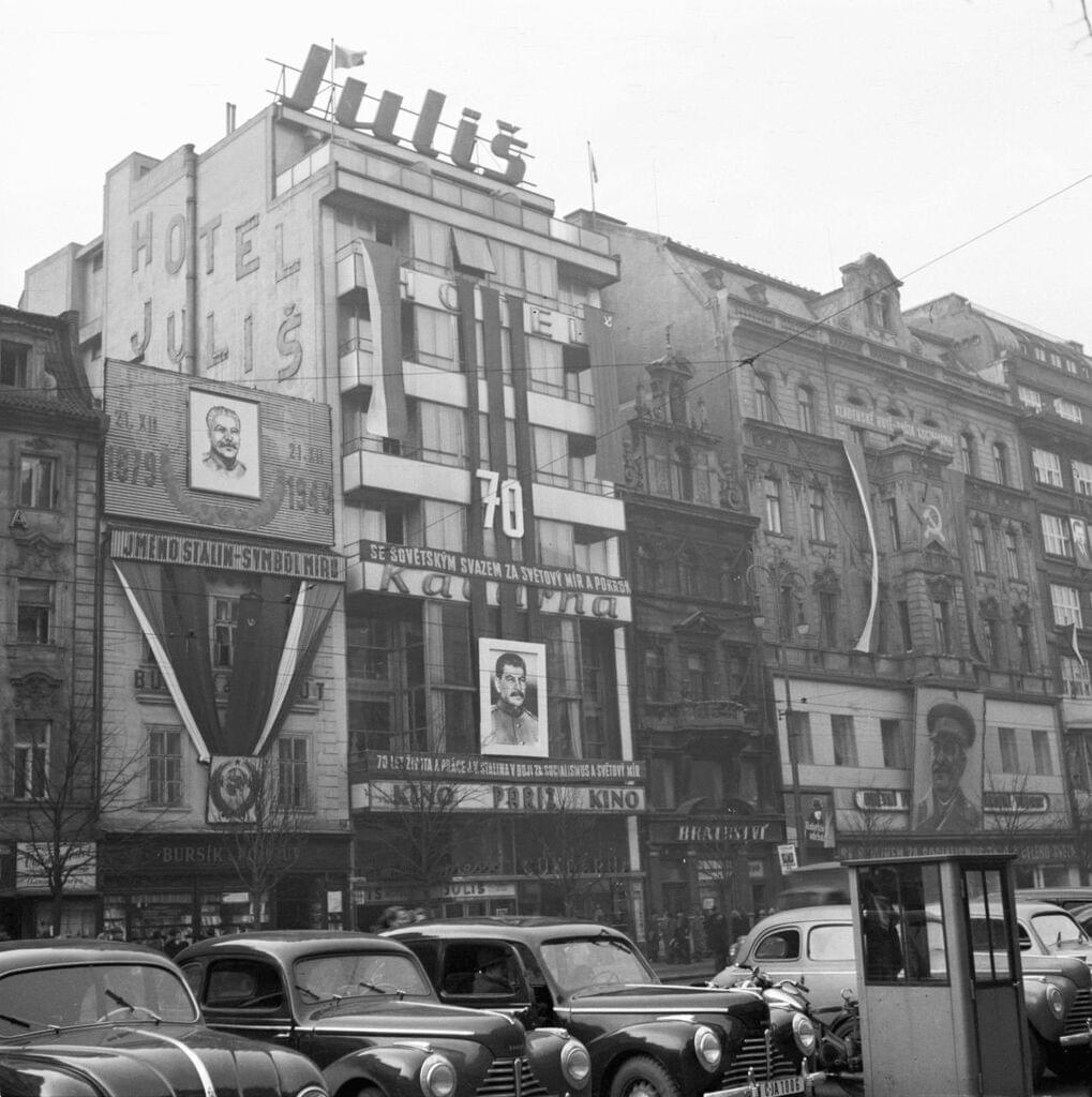 politika-na-namesti/pic-00-1024h.jpg